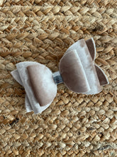 Load image into Gallery viewer, Champagne Velvet